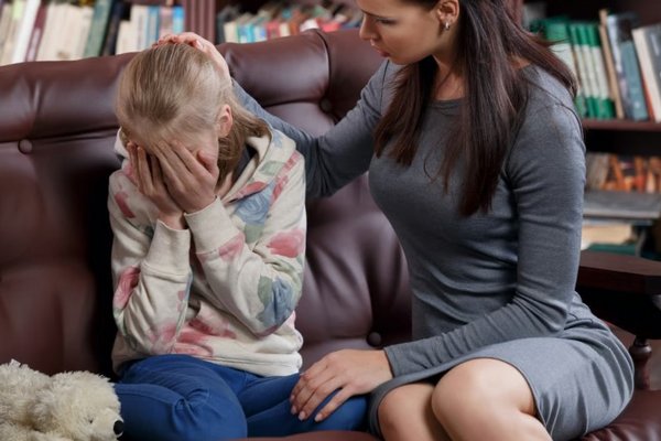 Как помочь ребенку справиться с тревогой в горе: советы психологов