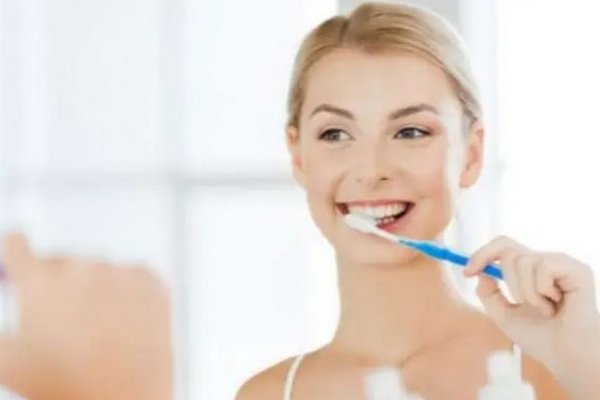 От каких опасных заболеваний защищает чистка зубов, рассказали врачи