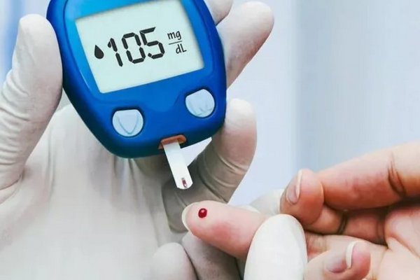 Какая привычка перед сном может свидетельствовать о появлении диабета: объяснение врача