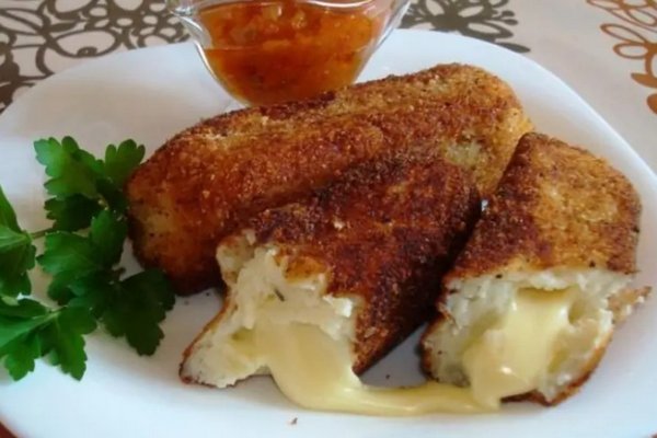 Закуска, от которой невозможно оторваться: рецепт хрустящих картофельных палочек с сыром