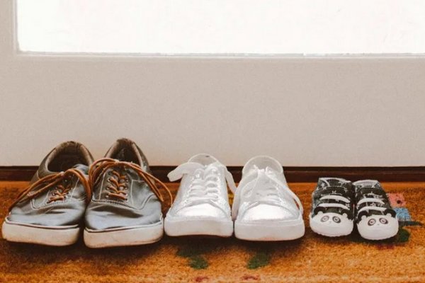 Лоферы, мюли, или сандалии: Андре Тан назвал модную обувь на весну-лето 2023