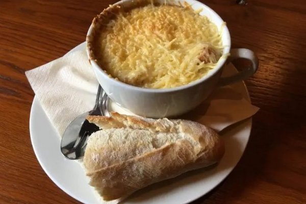 Французский луковый суп по классическому рецепту