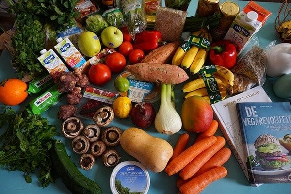 Известный врач назвал топ-10 полезных продуктов, которые помогают продлить жизнь