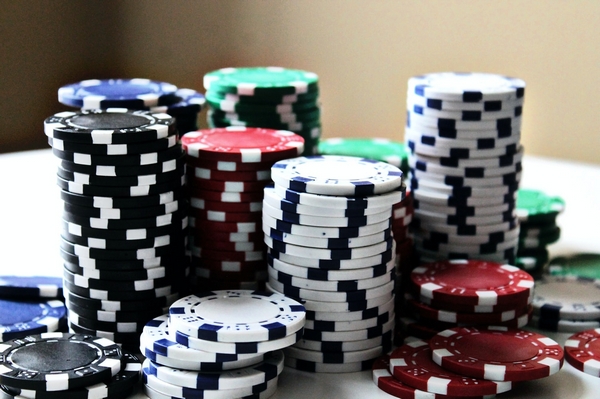 Выбор качественных покерных фишек: что важно учесть
