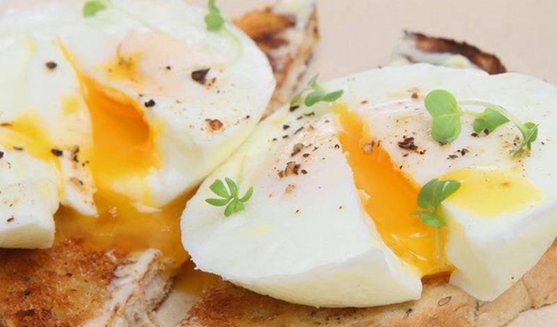 Французкий завтрак яйца пашот
