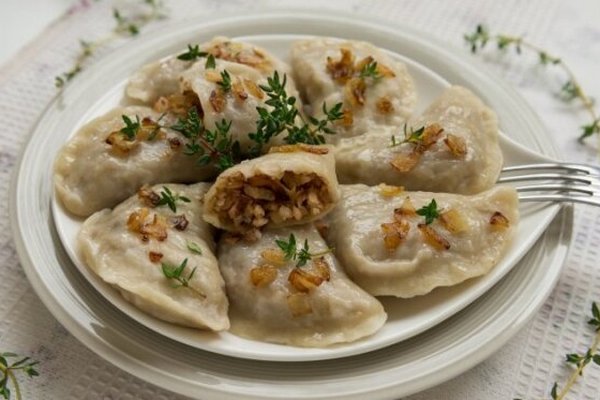Секрет закарпатской кухни: рецепт аппетитных вареников с гречкой и квашеной капустой