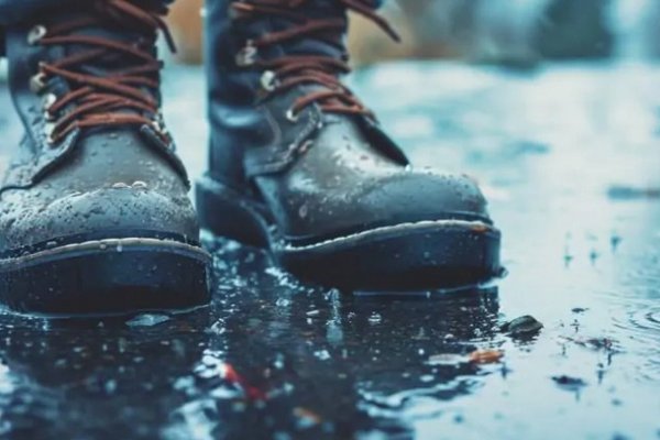 Как защитить обувь от промокания: действенный лайфхак
