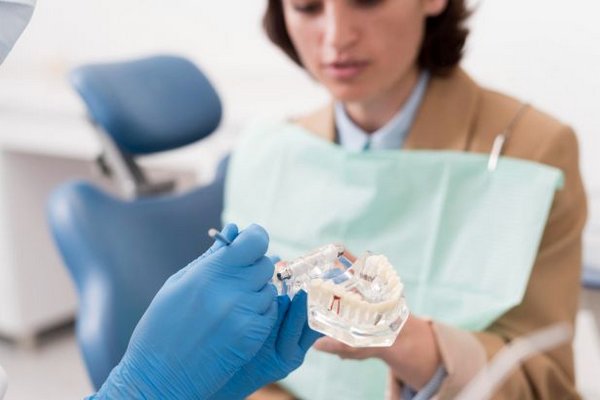 Стоматолог объяснил, почему не у всех людей растут зубы мудрости и как это влияет на здоровье