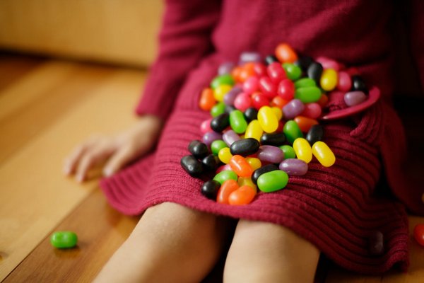 Как приучить ребенка есть меньше сладостей