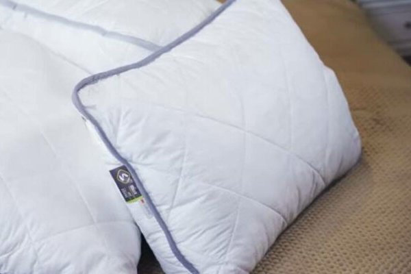 Как понять, что подушку пора выбрасывать: этот простой способ сохранит ваше здоровье