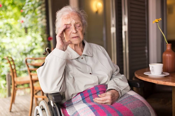 Как обеспечить пожилым людям с деменцией правильный уход?