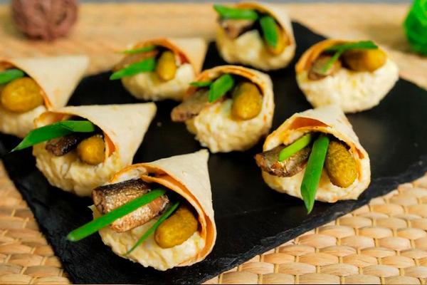 Праздничная Закуска: Лаваш со Шпротами – Быстро и Вкусно для Вашего Стола