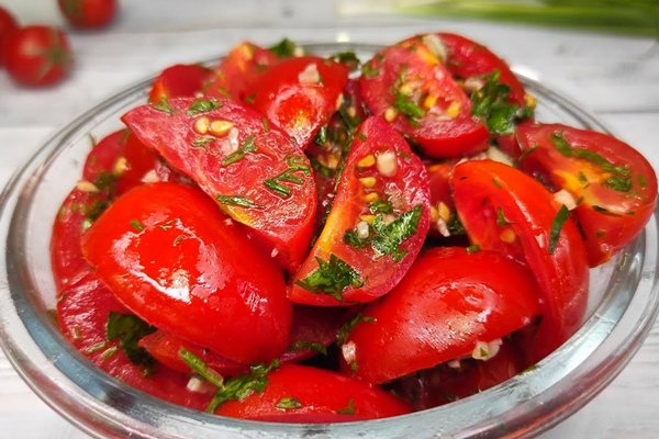 Квашеные помидоры с чесноком и зеленью: пошаговый рецепт