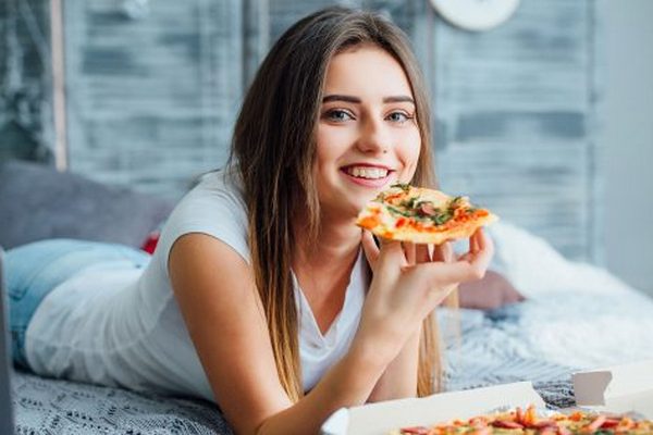Три пищевые привычки, которые крадут ваш сон каждую ночь