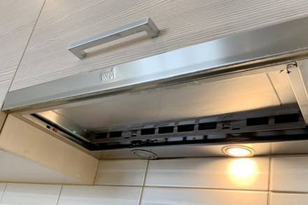 Как отмыть кухонную вытяжку от жира: простой и эффективный способ