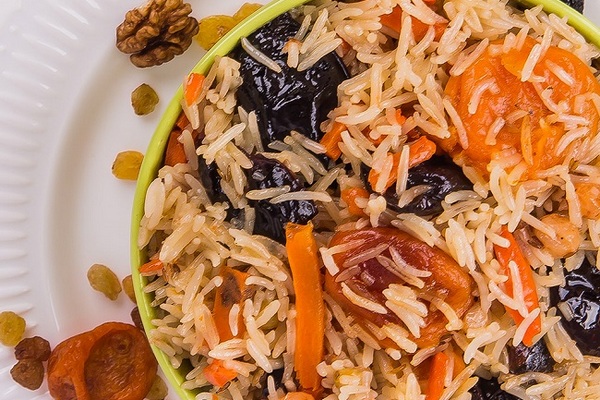 Рецепт: как приготовить вкусный постный плов с сухофруктами