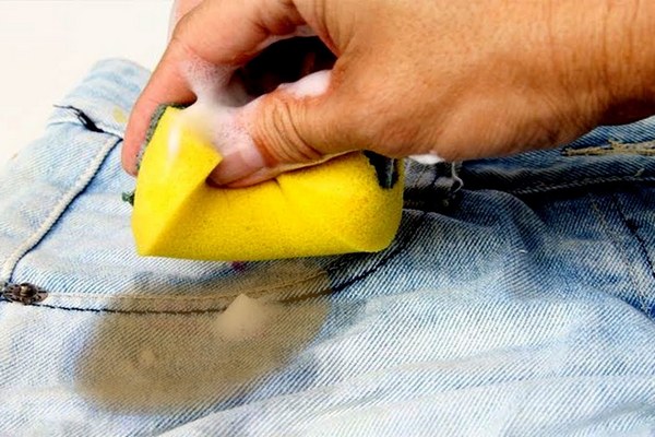 Как вывести ржавчину с белой и джинсовой одежды: проверенные методы