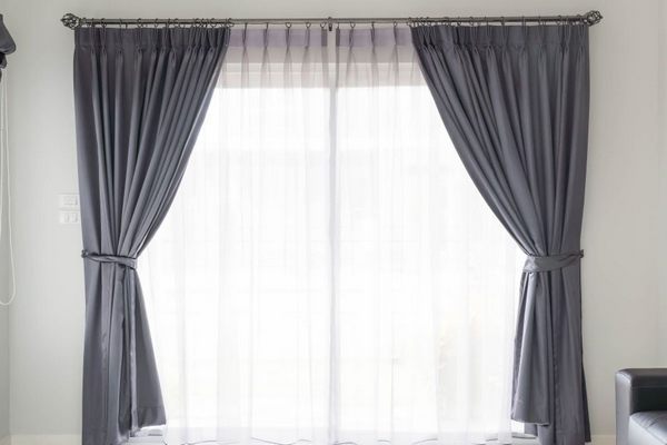 Как стирать шторы, чтобы избежать складок: 3 ключевых шага и режим сушки