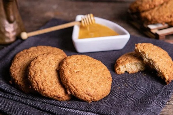 Простой рецепт печенья на кефире с медом: быстрый и вкусный десерт