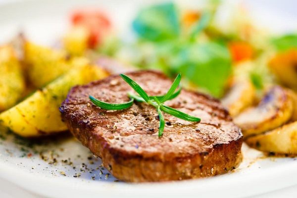Как сделать мясо мягким: кулинарные хитрости для жестких кусков