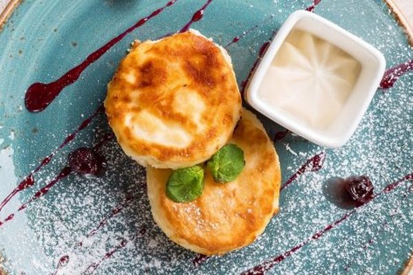 Ароматные сырники с мандаринами: Рецепт нежных творожных оладушек на завтрак