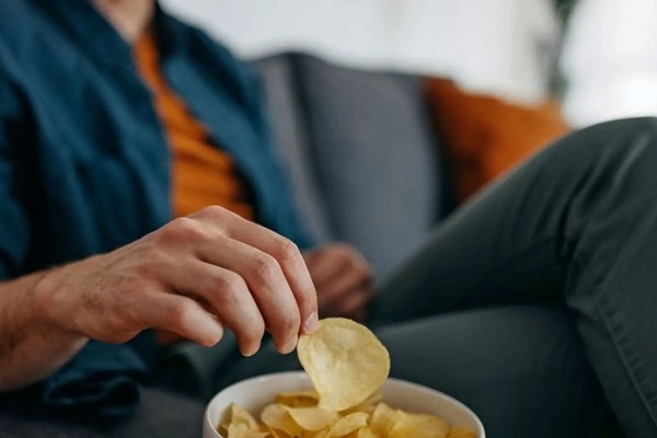 Диета после 65: почему ультраобработанные продукты и колбасы нужно исключить из рациона