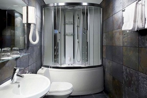 Гідромасажні бокси для квартир – компактність без втрати функціональності