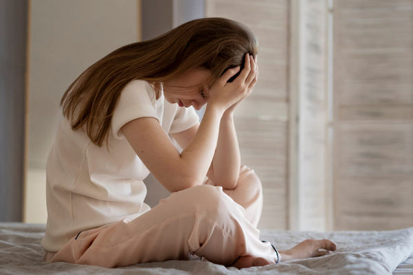 Красный сигнал: Пять тревожных симптомов, при которых после 40 лет нужно срочно бежать к врачу