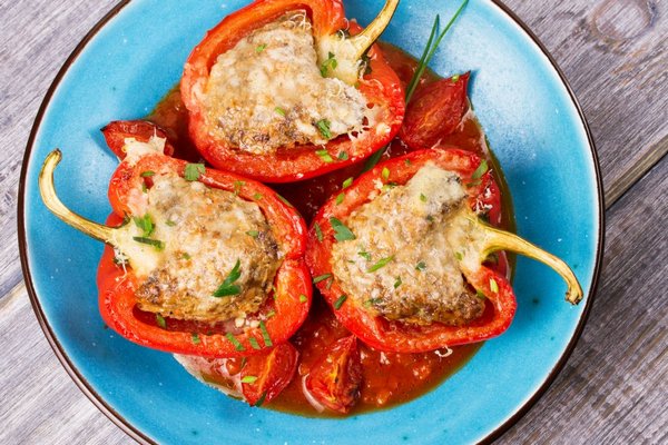 Фаршированный перец по-итальянски: Грибы, орехи и помидоры вместо мяса