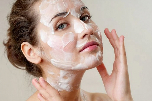 Питание и сияние: Секрет идеальной увлажняющей маски из сметаны и меда