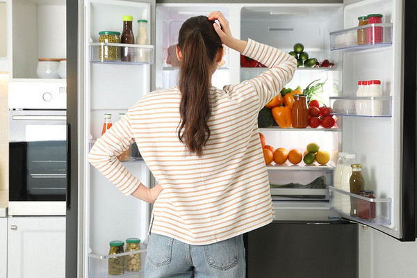 Как обычная фольга избавляет от наледи в морозилке: хитрость за 5 минут, которая экономит силы