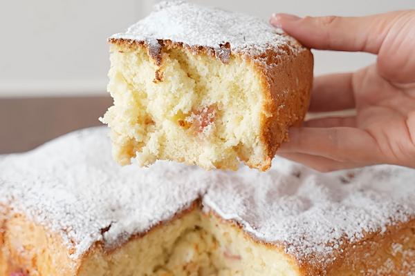 Секрет пышной шарлотки: как правильно взбить яйца с сахаром для идеального бисквита