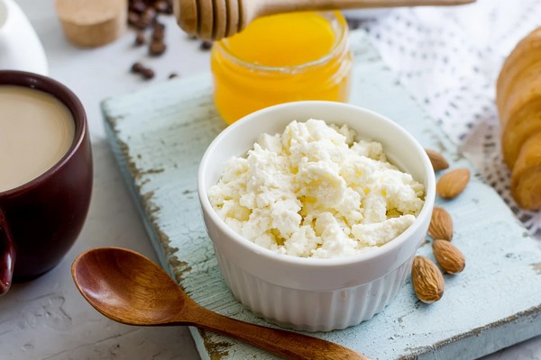 Белок в каше: 5 добавок для завтрака, которые продлят сытость и укрепят мышцы