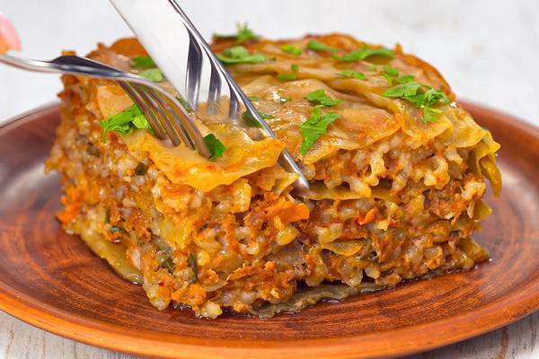 Капустная запеканка с фаршем в духовке: сочный ужин для всей семьи за 40 минут