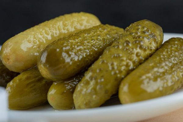 Соленые огурцы и похудение: друзья или враги вашей фигуры в 2026 году?