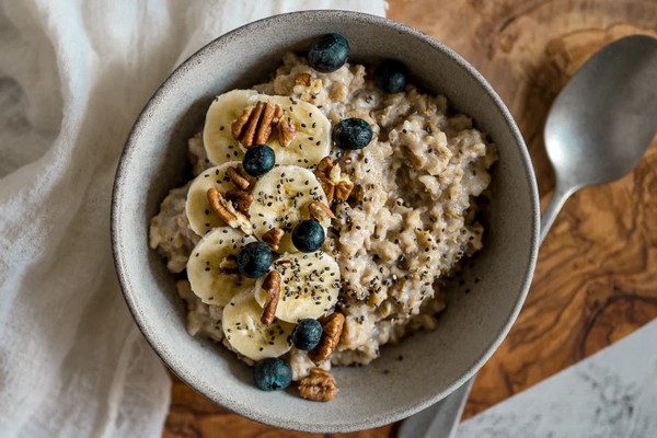 Инсулиновая ловушка: почему популярная утренняя каша может «сломать» ваш организм