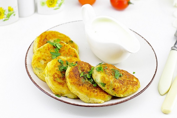 Картофельные котлеты из вчерашнего пюре: как приготовить золотистый ужин за 15 минут