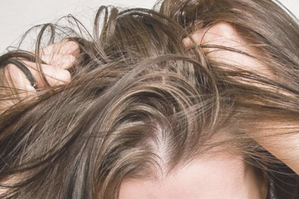 Секретная добавка в шампунь: как забыть о жирных корнях волос