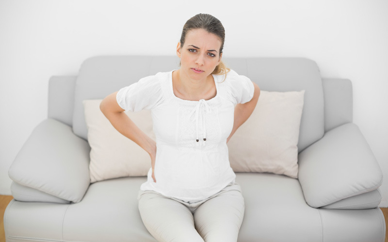 Как облегчить боль в спине при беременности