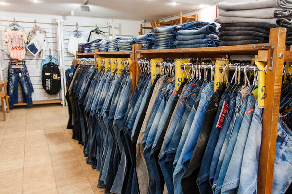 В тренде casual: как выбрать магазин с джинсовой одеждой