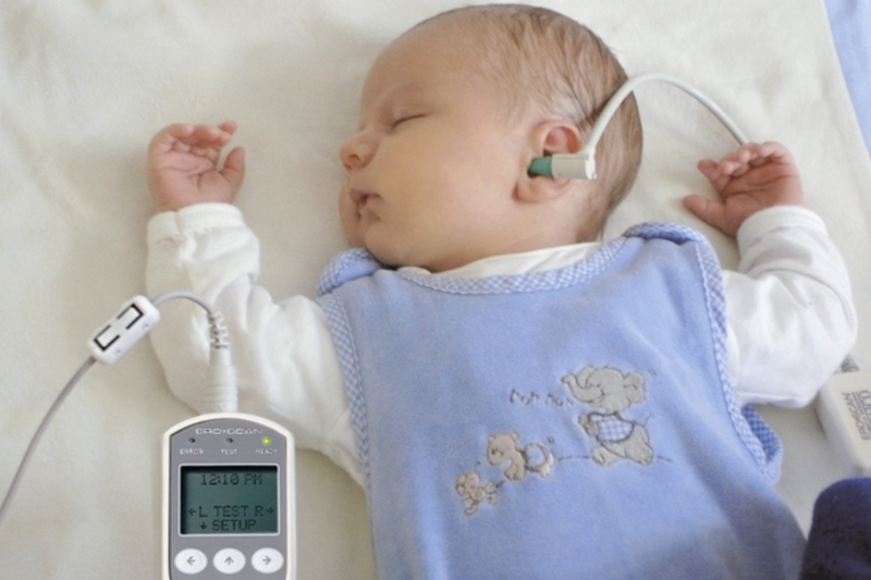 Проверка слуха у новорождённых