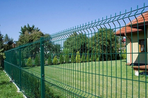 Замечательный декоративный забор для вашего прекрасного сада