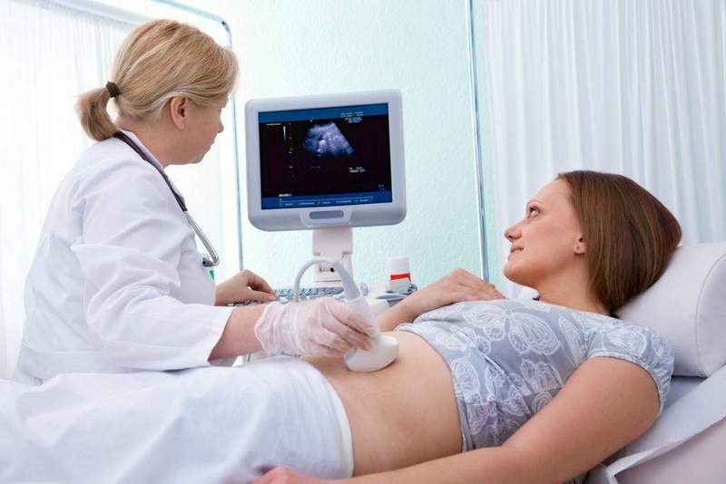 К чему нужно быть готовой и что делать в начале беременности