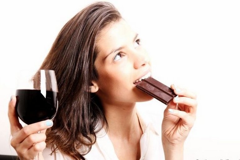 Против вирусов: неожиданная польза шоколада и красного вина