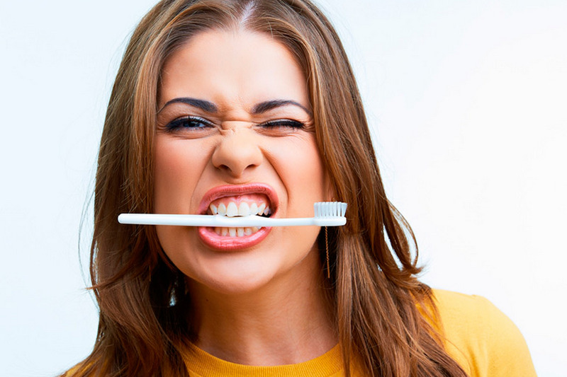 Как правильно чистить зубы: 8 главных ошибок
