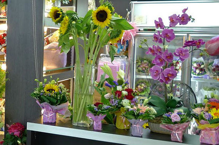 В цветочном магазине: выбираем свежие цветы
