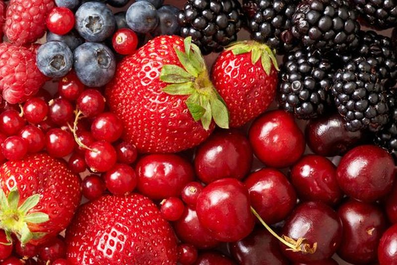 Названы основные недостатки популярных ягодных диет