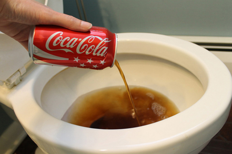 Кока-Кола полезна в домашнем хозяйстве