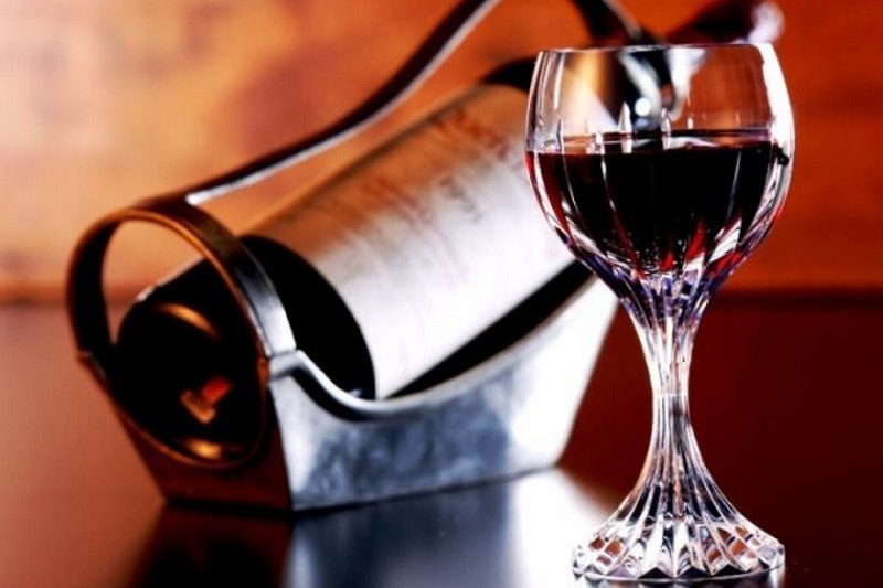 Вино уничтожает бактерии, вызывающие заболевания зубов и десен