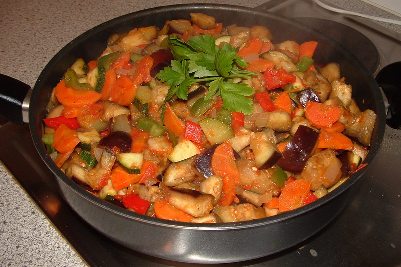 Овощное рагу с кабачками, баклажанами и картошкой